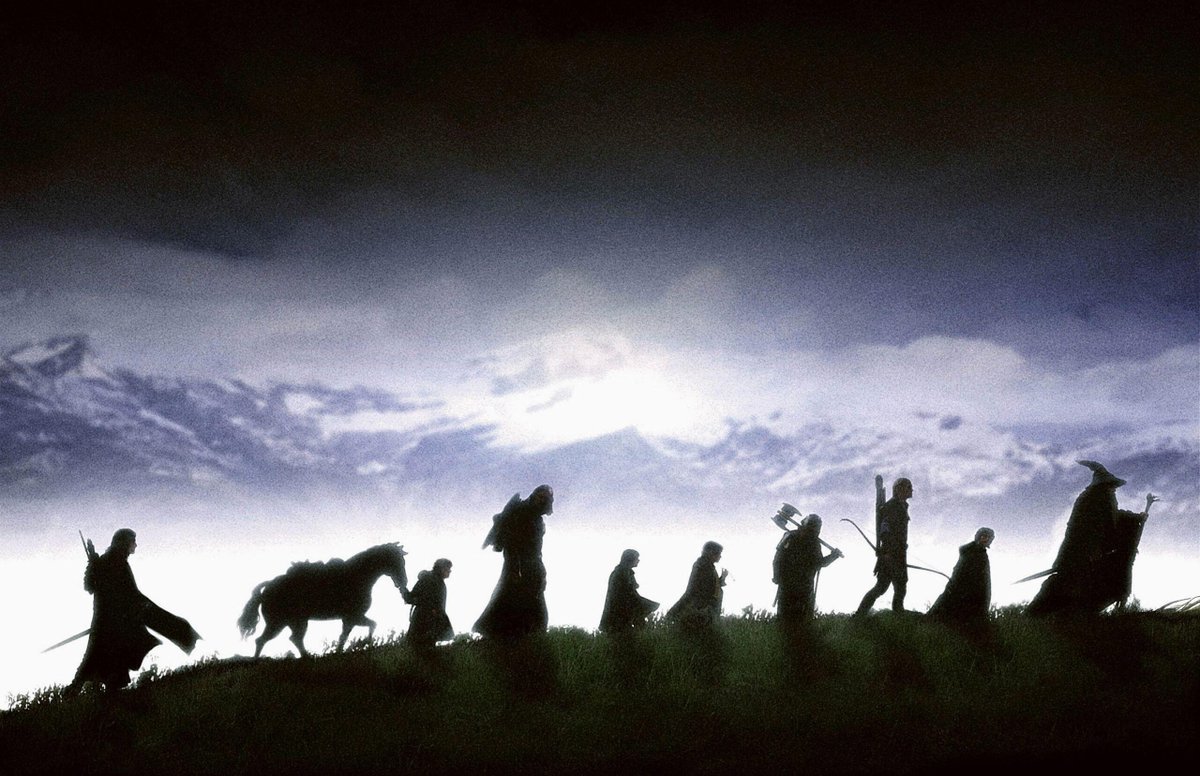 JakubZofcak's tweet photo. Takže ten message není jenom klasický klišé "i malí lidé dokážou velké věci, Frodo Pytlíku". 

Tolkienův message je, že k poražení nekonečnýho zla stačí úplně nesourodá random parta lidí, který jsou na místě, neřešej debility a prostě řeknou "jo, oukej, jasný, jdu taky".

Tohle je pro mě jedno z nejvíc inspirujících poselství celý trilogie. Když budete dobrý lidi, nepodvolíte se zlu a strachu a budete prostě dělat správný věci a půjdete štěstí naproti, ono to dopadne.
