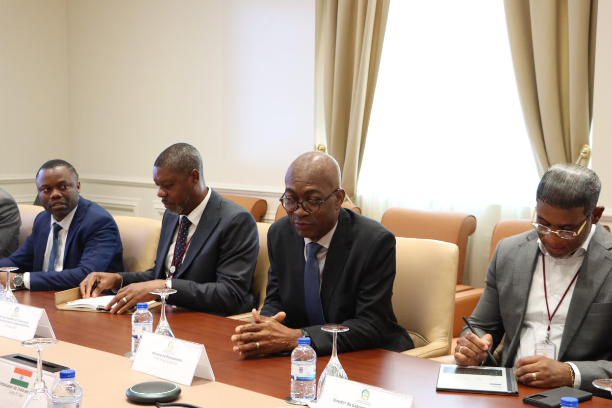 India in Angola tweet media
