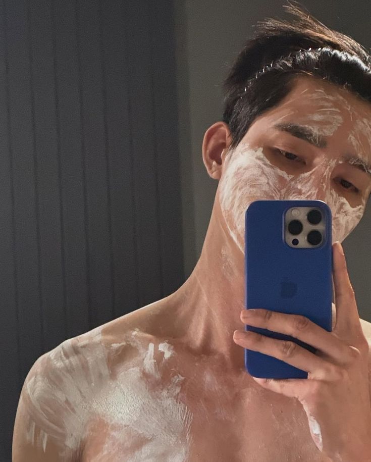 earth and his topless mirror pics against the world 🙂‍↔️
