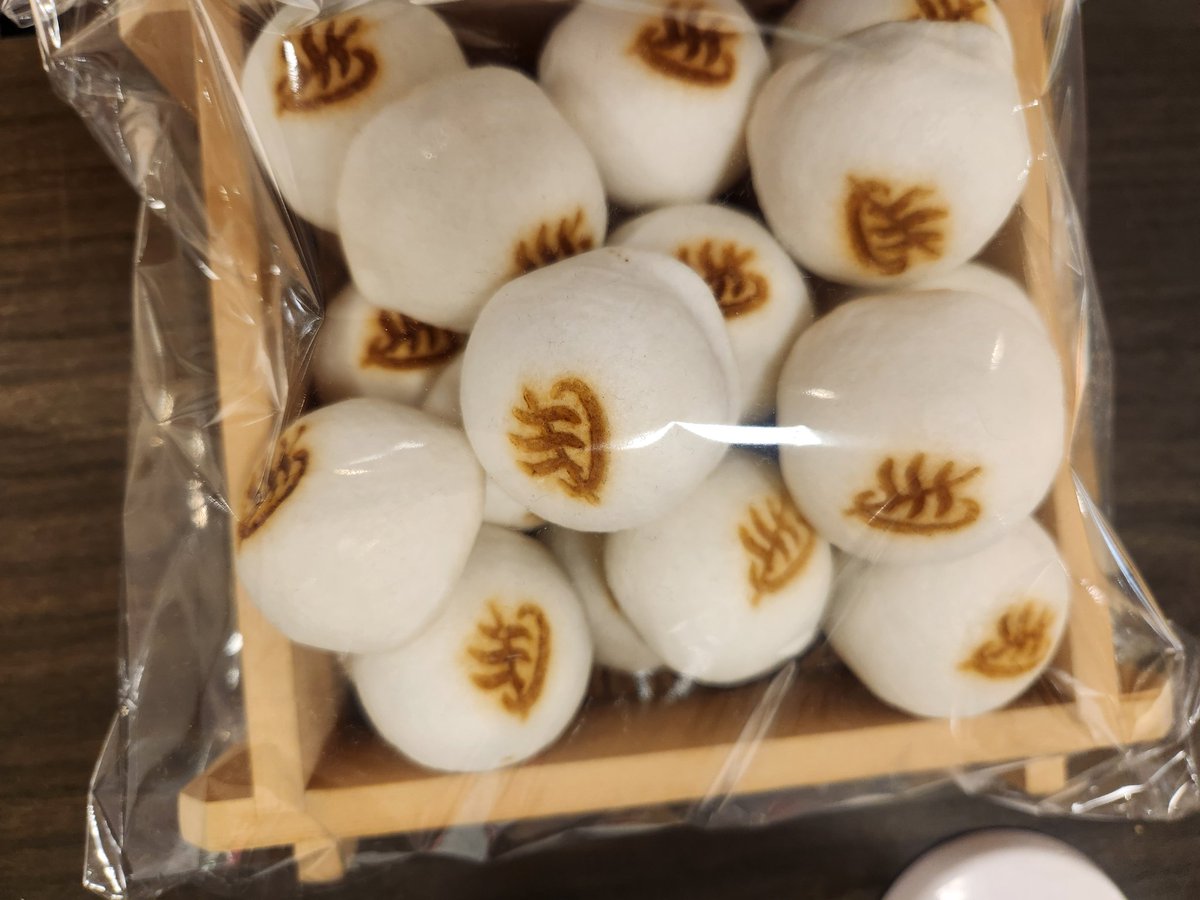 滋賀県草津市に行ったら、"じゃない方"としての自虐ネタお土産売られてて草