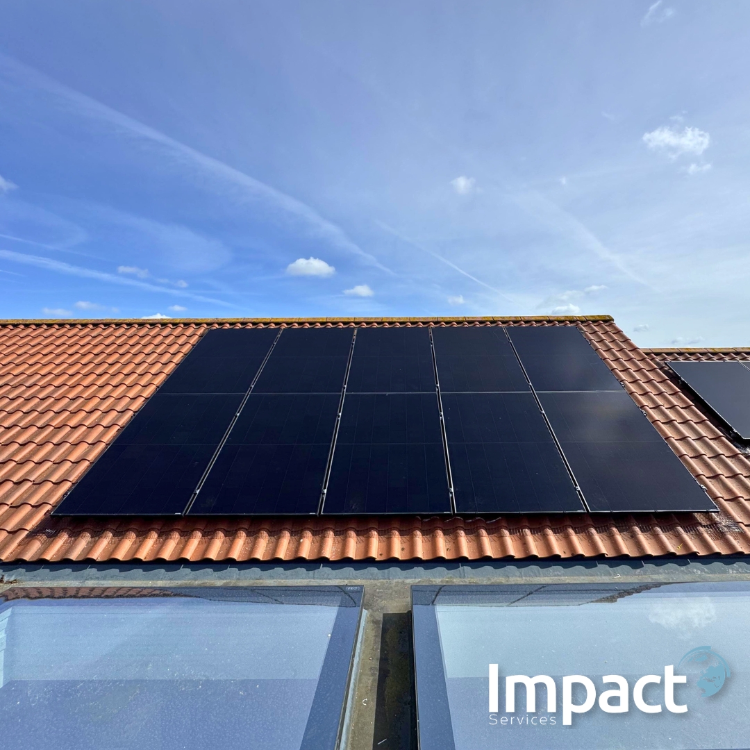 _impactservices's tweet photo. The teams have been out in Norfolk completing this high-performance 13.5kW solar and battery array! ☀️This installation is a brilliant example of a high-capacity system designed to maximise energy independence for a larger property. https://t.co/85433lIdY2
