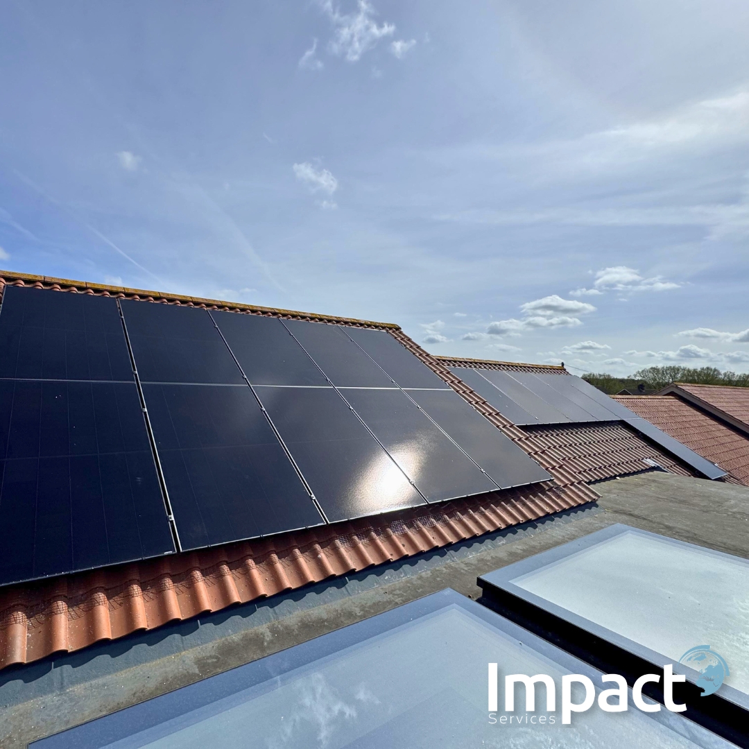 _impactservices's tweet photo. The teams have been out in Norfolk completing this high-performance 13.5kW solar and battery array! ☀️This installation is a brilliant example of a high-capacity system designed to maximise energy independence for a larger property. https://t.co/85433lIdY2