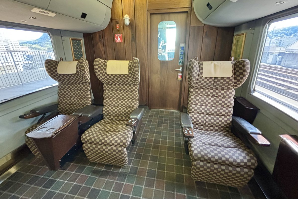 787系のDXグリーン、こういう車両が東で増えて欲しいと思うのは私だけ