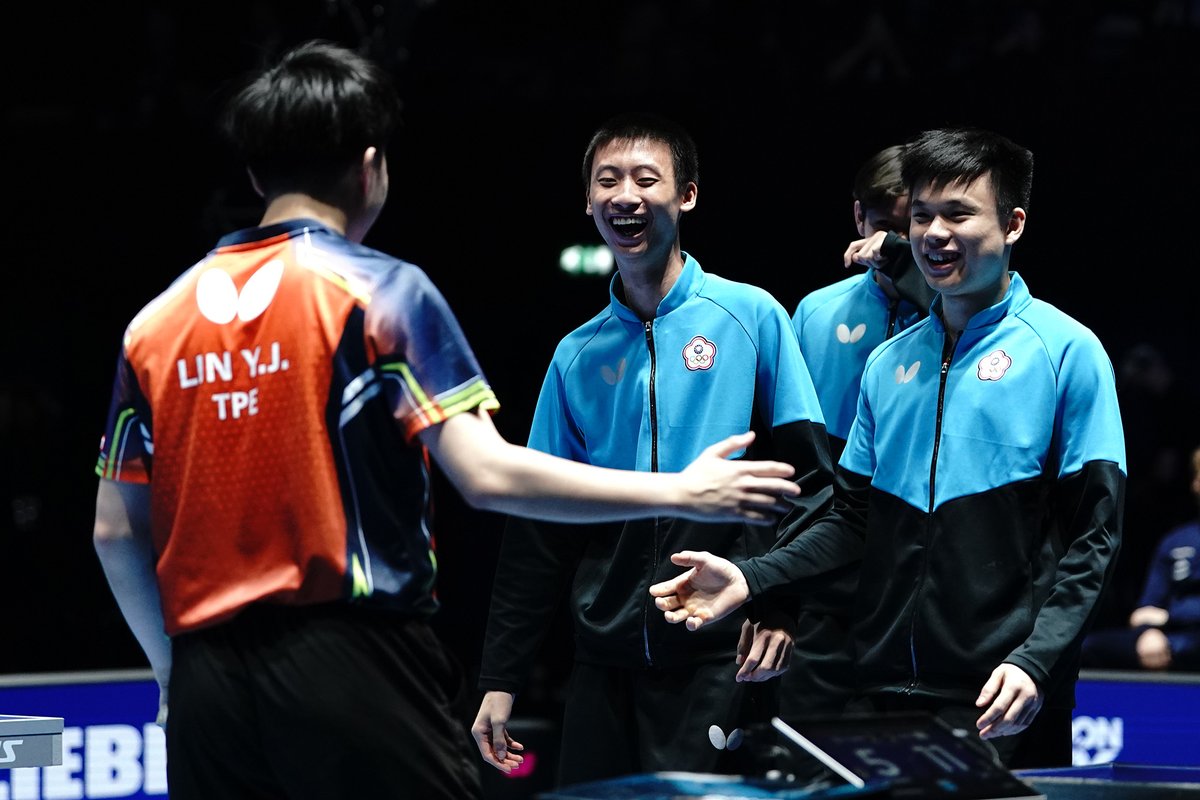 tvtokyo_tt's tweet photo. 🏓世界卓球2026ロンドン🇬🇧
◆男子準々決勝
台湾 勝利後笑顔を見せる選手たち😄

📺
テレ東系/BSテレ東　夜7時〜
女子準々決勝
🇯🇵日本vs ウクライナ🇺🇦

日本戦以外のライブ配信＆アーカイブ配信はこちら👇
#テレ東卓球チャンネル
https://t.co/HxSzby1UTD

🌏#世界卓球100周年大会🇬🇧
#テレ東 系 #BSテレ東 連日放送📺

U-NEXTでは日本戦全試合📲
独占ライブ配信‼️

今すぐ31日間無料トライアル
▶︎https://t.co/OT81Mmm8L9

PHOTO：Itaru Chiba

#卓球 #WTTC