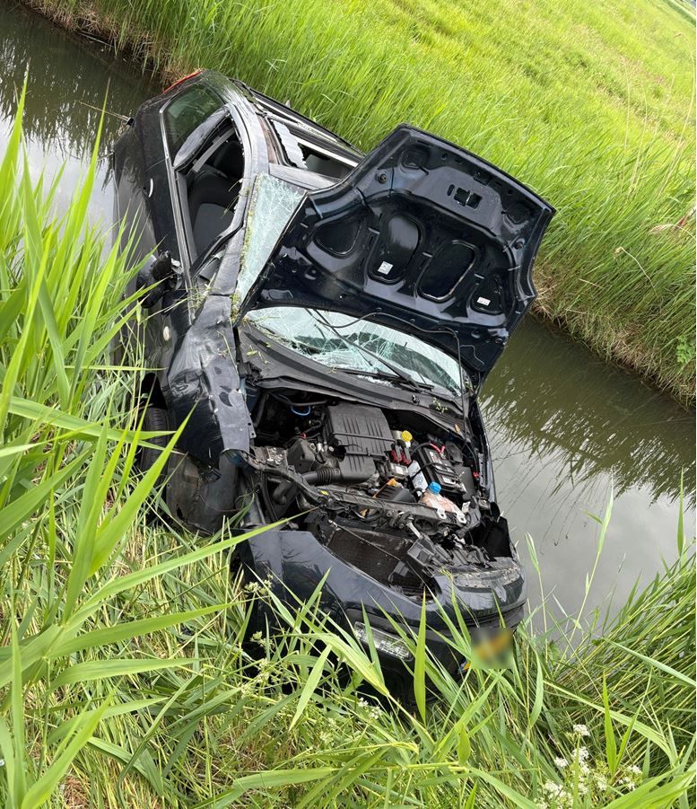 Voertuig te water op A58 bij Rilland