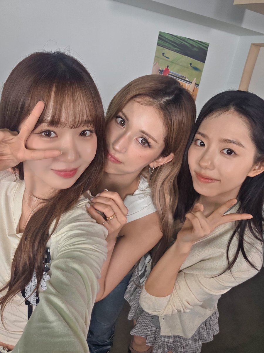 아이오아이 (I.O.I) tweet media