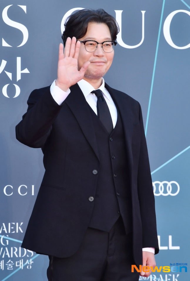 infodrakor_id's tweet photo. Red carpet #BaeksangArtsAwards2026 : #JungJunWon #YooJaeMyung https://t.co/TyJlYAFyVV