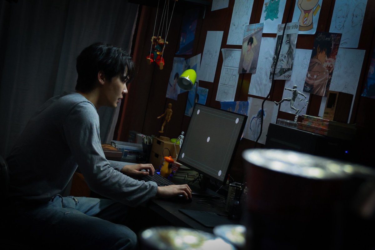 Q.3 ทุกคนช่วยเติมภาพในจอให้หน่อยว่าเคย์กำลังเห็นอะไร?!👀

 #MrKillSeries 
#GMMTV
<a href="/dew_jsu/">Dewjsu</a>