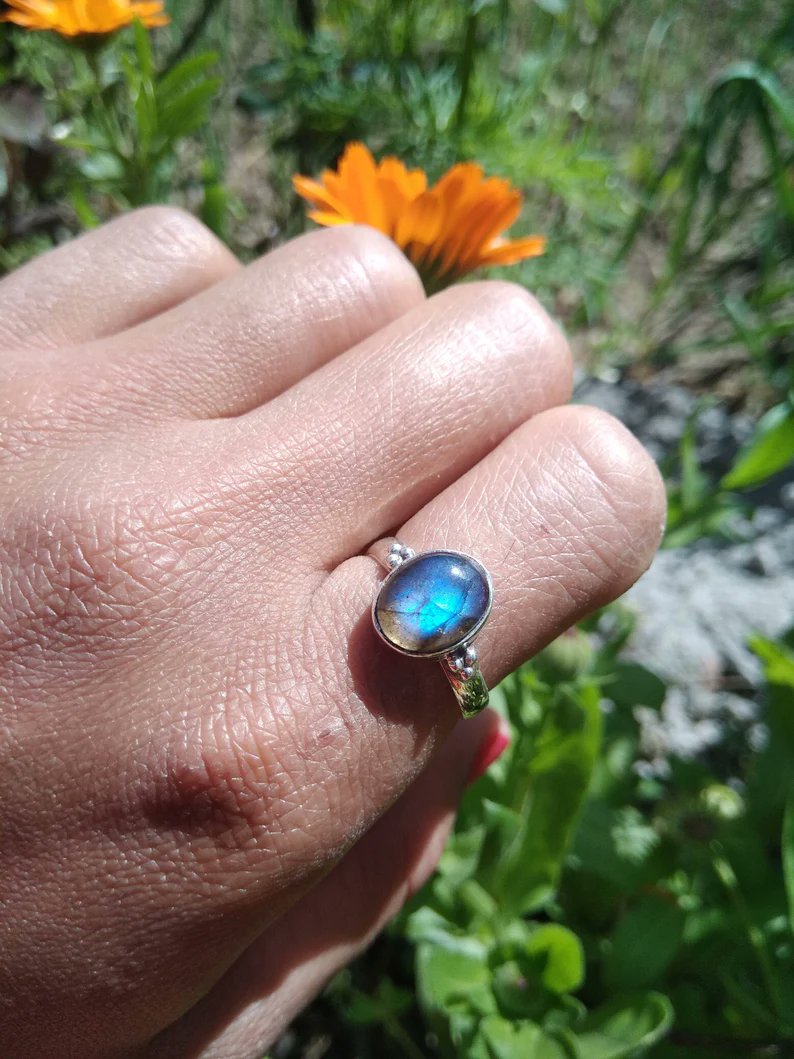 jewelrycreatio1's tweet photo. Labradorite Ring,92.5 Sterling Silver,Handmade Ring,Natural Blue Labradorite,All Ring Size Available,Oval Labradorite Gemstone,Unique Gifts
Buy At:
https://t.co/sbFkQ2d6nu
#Naturallabradoritering #Blueflashyring #Bohemianring #Delicatering #Fingerring #Officewearring #Giftforher https://t.co/a6sJ5ZiixW