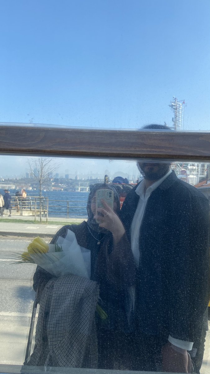leyla tweet media