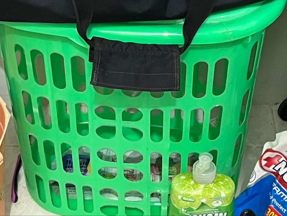 pat0yyy's tweet photo. jual preloved barang kost mahasiswa UB malang!! rak susun + kipas midea + panci listrik goto + keranjang baku semuanya 210K aja boleh nego boleh satuan (bonus perintilan lainnya) dikasih pemilik. dm untuk beli dan foto gambar asli #murah #malang #preloved #ub https://t.co/8NJlccawgu