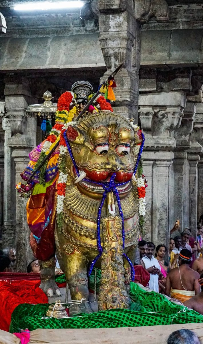 ThaayarS's tweet photo. ஸ்ரீரங்கம் அருள்மிகு அரங்கநாதசுவாமி திருக்கோயில் 

நம்பெருமாள் 
சித்திரை தேர் உற்சவம்
விருப்பன் திருநாள் 2026
மூன்றாம் திருநாள் இன்று (08/05/2026) வெள்ளிக்கிழமை அதிகாலை
சிம்ம வாகனத்தில்
திருவீதி உலா https://t.co/L7kmWM4EhA