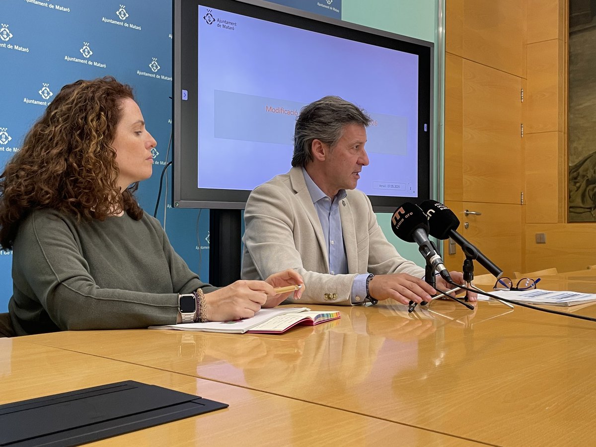 matarocat's tweet photo. Els regidors @MaVadell i Eli Ruiz expliquen la modificació del pressupost 2026:

👉 ➕inversió als barris i ➖deute.

👉 La modificació del pressupost 2026 mobilitza ➕ de 17 M€ per a noves inversions i per a altres necessitats i destina 21 M€ a reduir l’endeutament municipal. https://t.co/la2BHhKpPf