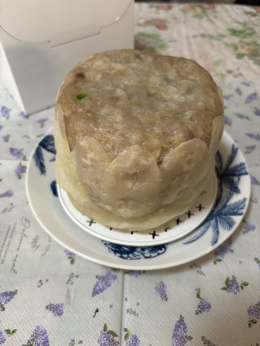 anny_koala's tweet photo. 本日お誕生日なので崎陽軒のジャンボシウマイでお祝いしました
とても美味しいし楽しい！！！ https://t.co/TSSWf5CEKH