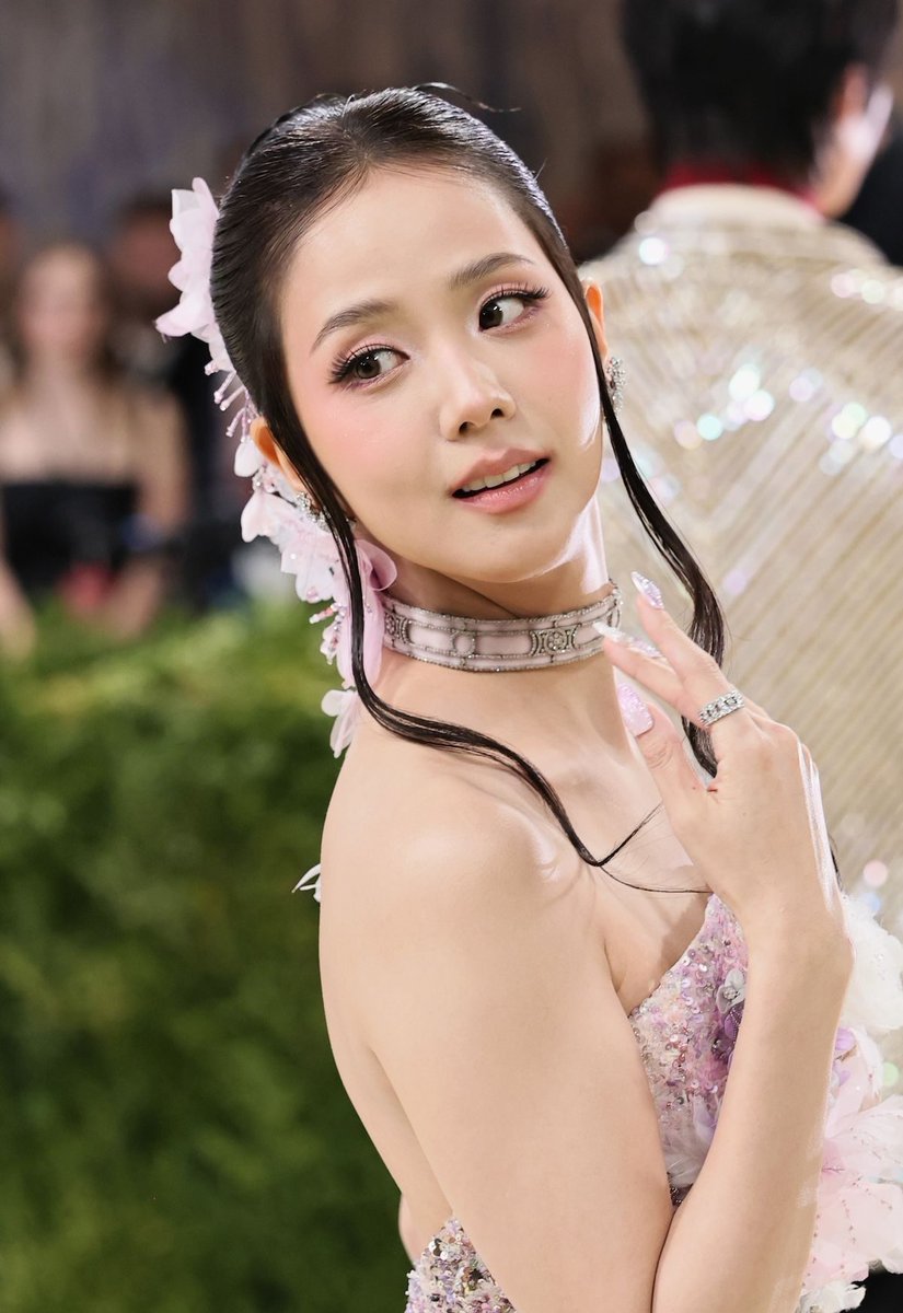 VOGUE JAPAN tweet media