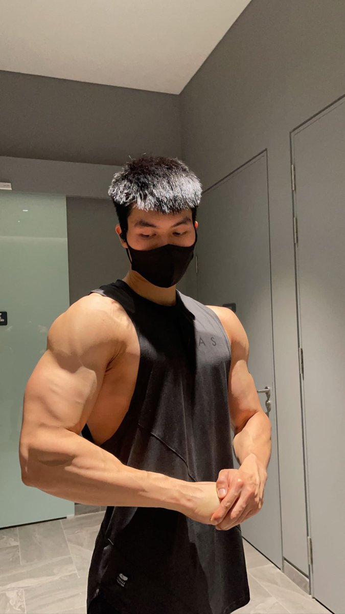 Aidenjinwc's tweet photo. i love tank tops 😌 https://t.co/D0E2QITZBA