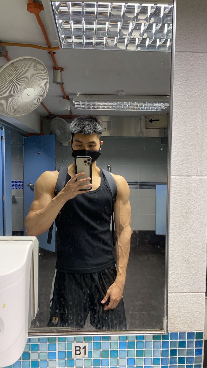 Aidenjinwc's tweet photo. i love tank tops 😌 https://t.co/D0E2QITZBA