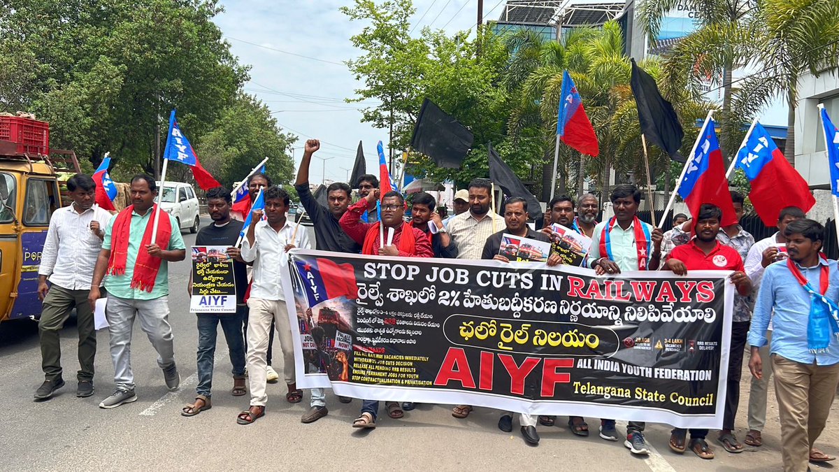Railway Job Cuts – Modi Government’s Corporate Conspiracy

Destroying the Future of Youth, Pushing Railways Towards Privatization

AIYF Protest Dharna at Rail Nilayam

AIYF Delegation Submits Memorandum to Railway GM