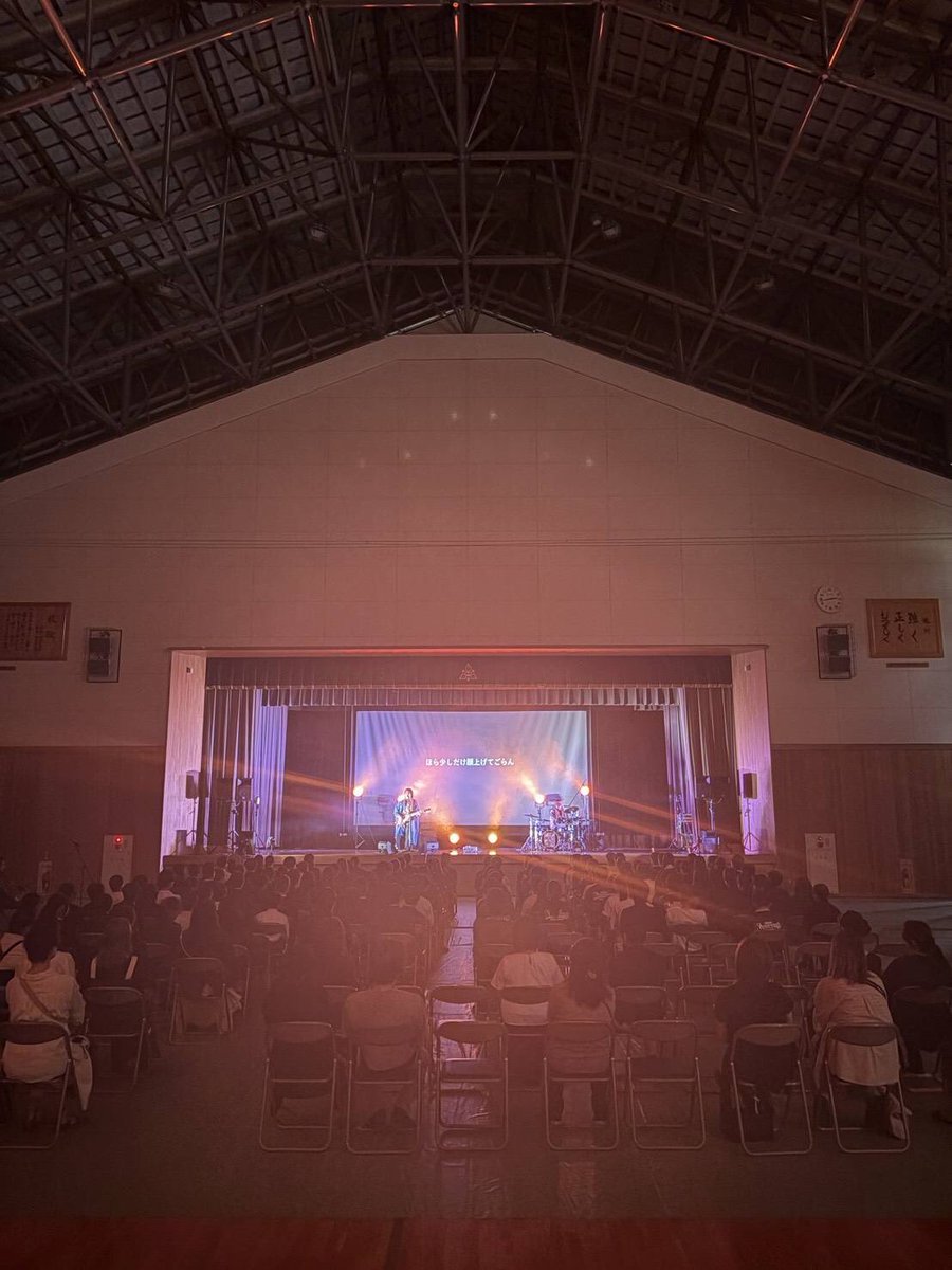 JERRYBEANS_BAND's tweet photo. 今日は木之本中学校で講演ライブをお届けしました！
僕らの不登校の経験や歌やメッセージを真剣に受け止めてくれてありがとう。
これからみんなが自分らしく生きていけように応援しています。
木之本中のみんな出会ってくれてありがとう。 https://t.co/4nPDw8U3PI