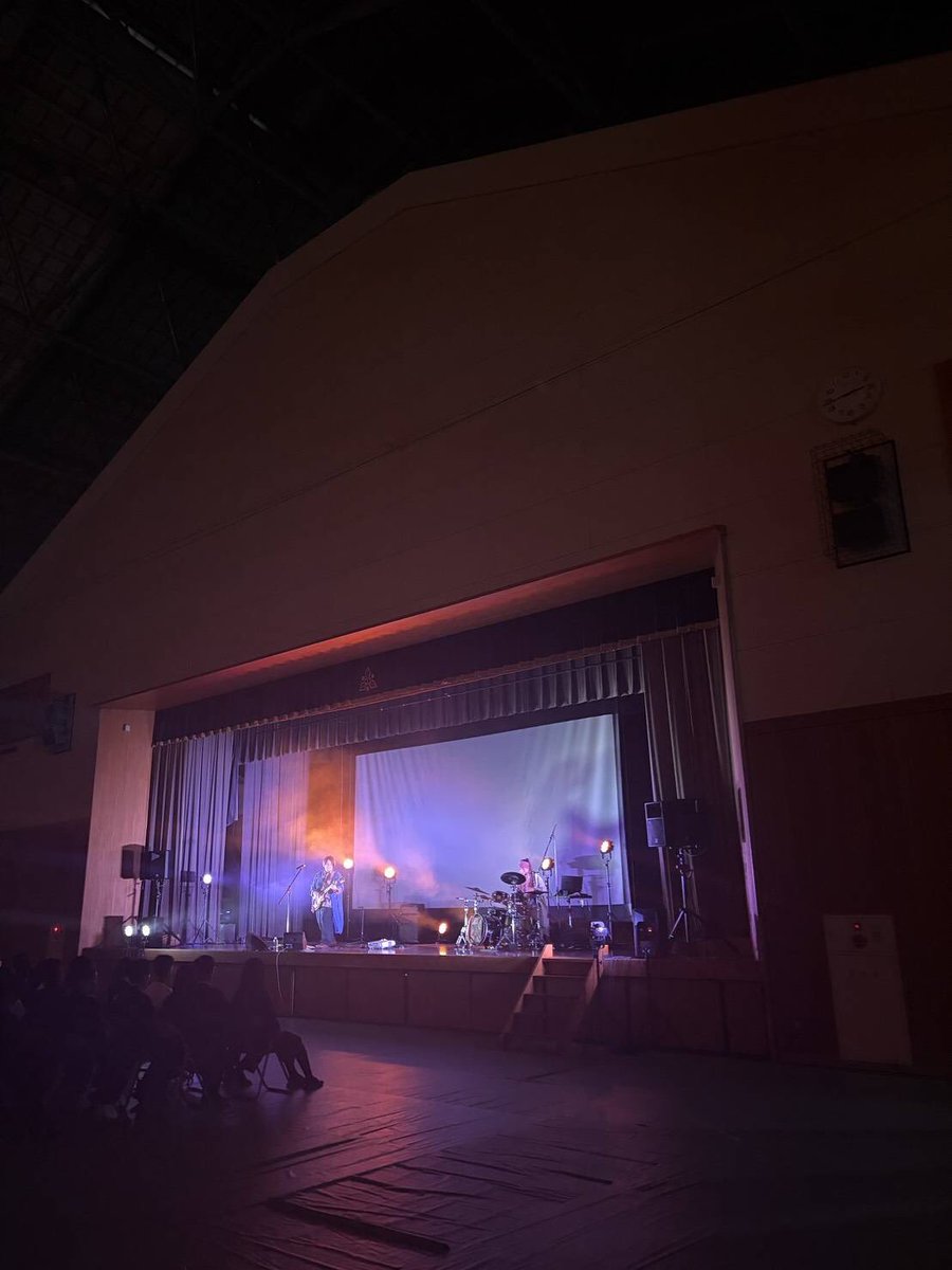 JERRYBEANS_BAND's tweet photo. 今日は木之本中学校で講演ライブをお届けしました！
僕らの不登校の経験や歌やメッセージを真剣に受け止めてくれてありがとう。
これからみんなが自分らしく生きていけように応援しています。
木之本中のみんな出会ってくれてありがとう。 https://t.co/4nPDw8U3PI