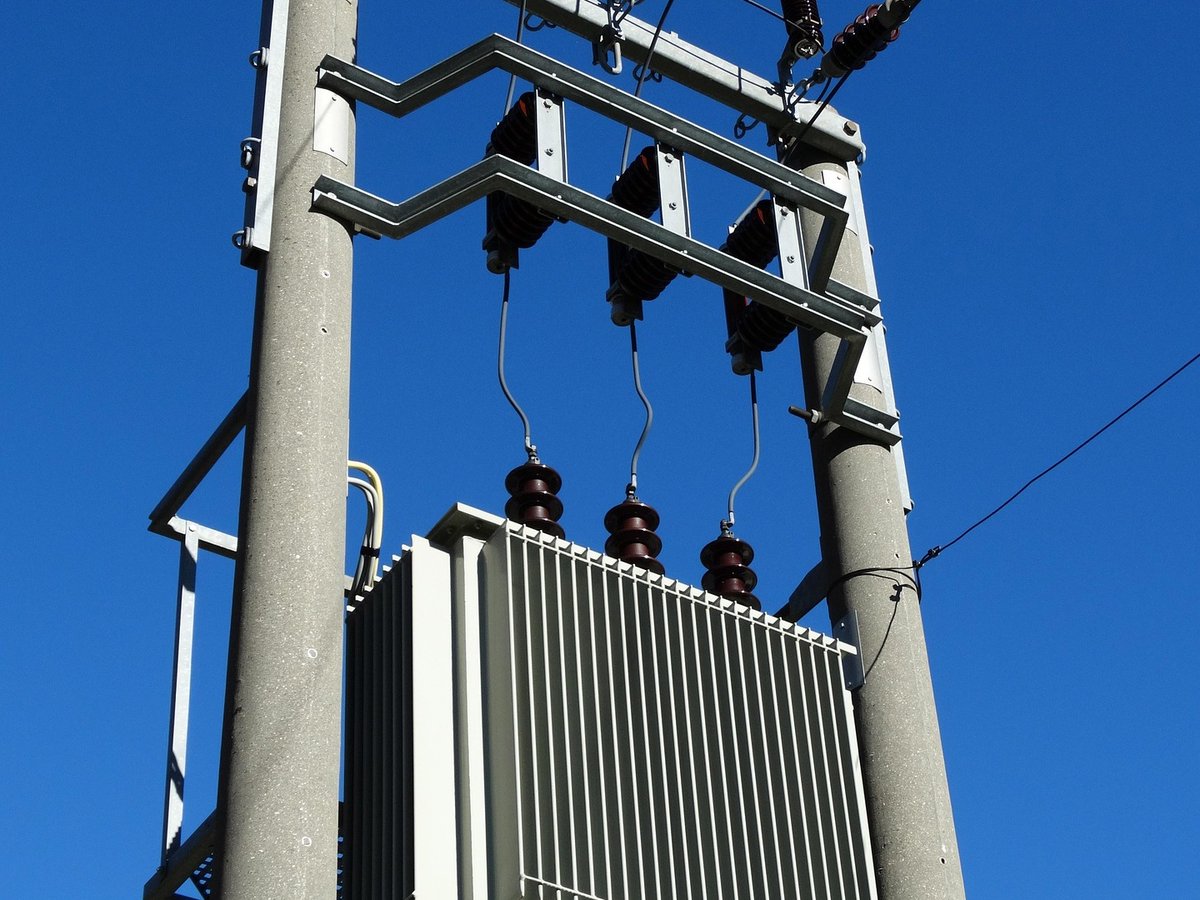 _AndeliGroup's tweet photo. ⚡ For substations, utility grids &amp; industrial systems—reliable switching + faster fault isolation.

📧 andeli@andeligroup.com
🌐 https://t.co/yTcNM3qQQY

#andeli #vacuumcircuitbreaker #powerdistribution #mediumvoltage #smartgrid https://t.co/b7JU0tsjrv