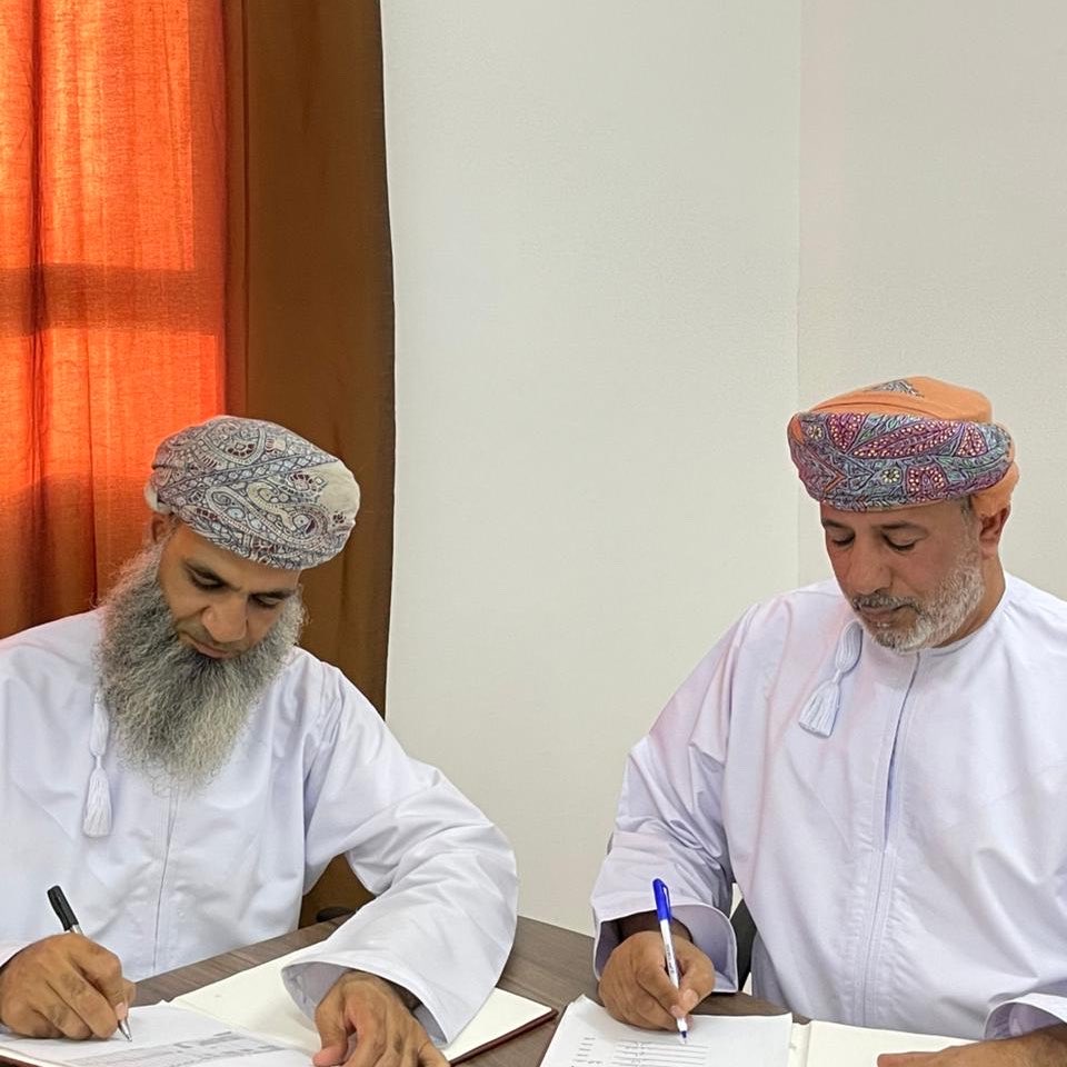 3taaAdam's tweet photo. تم يوم أمس توقيع اتفاقية توريد أضاحي عيد الأضحى المبارك مع شركة العوان للمواشي، وذلك ضمن مشروع #صدقة_الأضاحي الذي أطلقه فريق أدم التطوعي، ويهدف إلى توفير 200 ذبيحة للأسر المعسرة.

#أدم_عطاء_دائم 🍃 https://t.co/4pnk0GsNE4