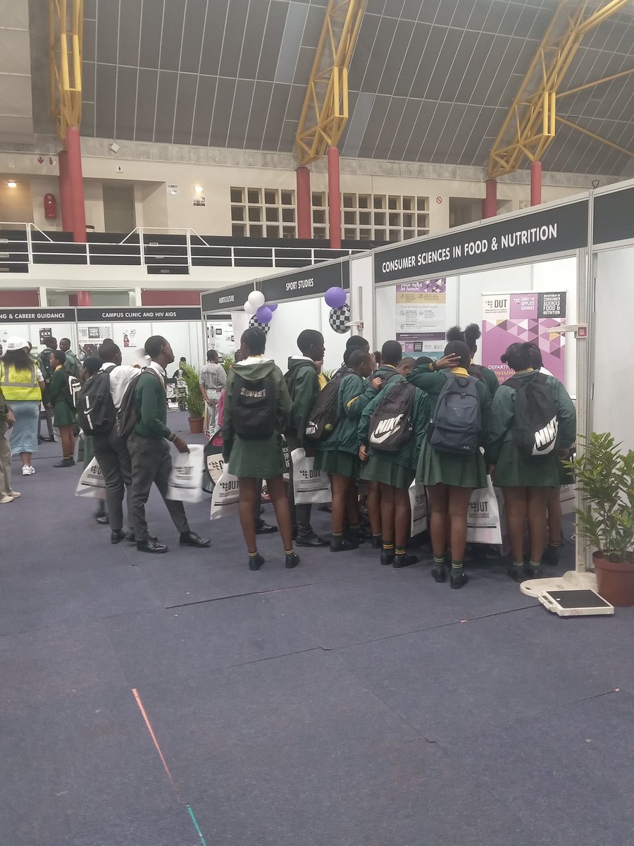 KhetheloD71207's tweet photo. Learners asking questions about their careers they want to persue and requirements neeeded
#Openweek2026
#DUT
#Careerchoice
#Education 
#School https://t.co/p6IwnNFiEB