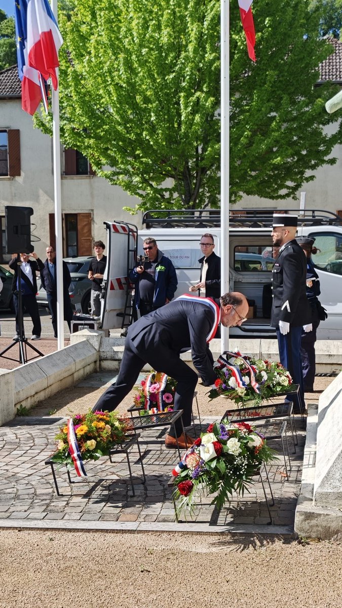 En ce 8 mai, à la Tour-du-Pin, j’ai participé à l’hommage à celles et ceux qui ont combattu pour la liberté, la paix et la dignité de notre Nation.
Leur courage et leur sacrifice obligent notre mémoire et notre engagement envers les valeurs de la République.
Ne jamais oublier. 🇫🇷