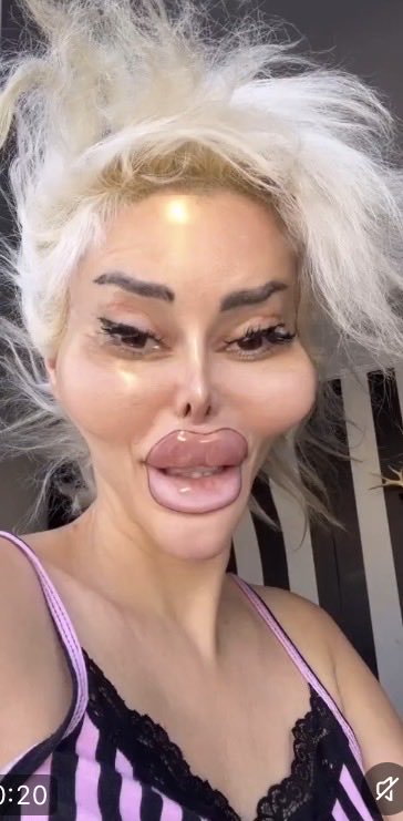 RicBeobide's tweet photo. @_josephine0_ We have things that look like this: whatever this is. I would classify this as a modified human. https://t.co/NoyfTMBTYW
