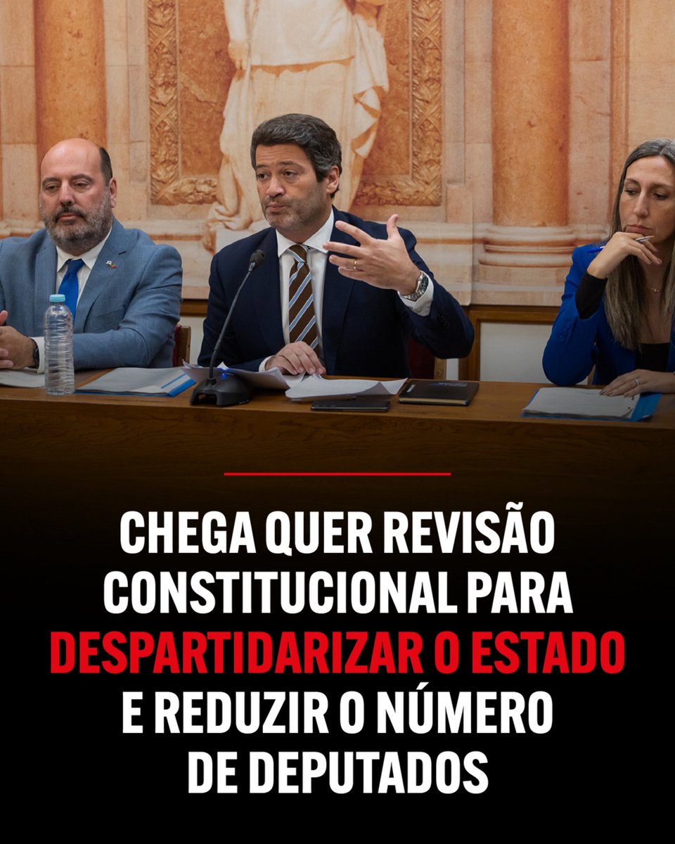 Prometemos e cumprimos. O CHEGA avançou ontem com uma revisão constitucional para reduzir o Estado, despartidatizar a administração pública e reformar a justiça. Que agora todos os outros partidos estejam à altura das suas responsabilidades!
