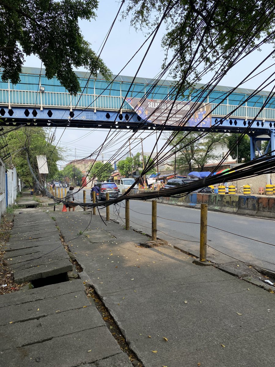 Keren amat ini kota, disediain wahana flying fox gini