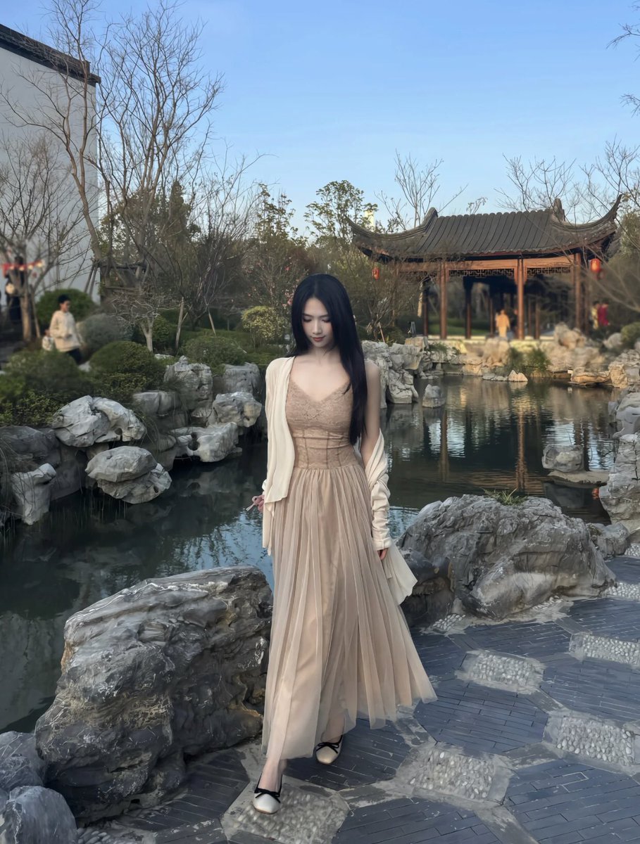 liuliu031's tweet photo. 这里的景色还是可以，唯独缺少你的陪伴
     v：liuliu03122 https://t.co/BN2aF9DvUL