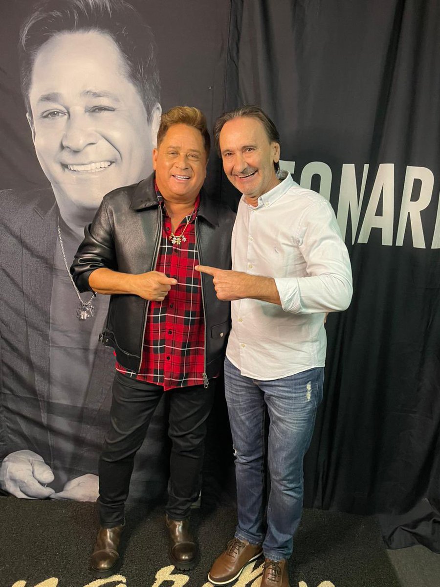 juvircostella's tweet photo. 🎵🎤 Acompanhado de um grande ser humano e um dos maiores: o cantor Leonardo! Um baita encontro aqui na Fenasoja, em Santa Rosa🕺🏼 https://t.co/tkTHXgMmkV