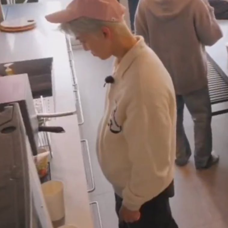 ท้องฉันป่องไปหมดเลย (((พุงเต่ง)))