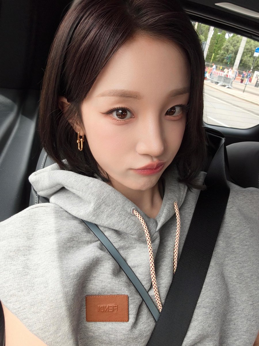 러뷰우 tweet media