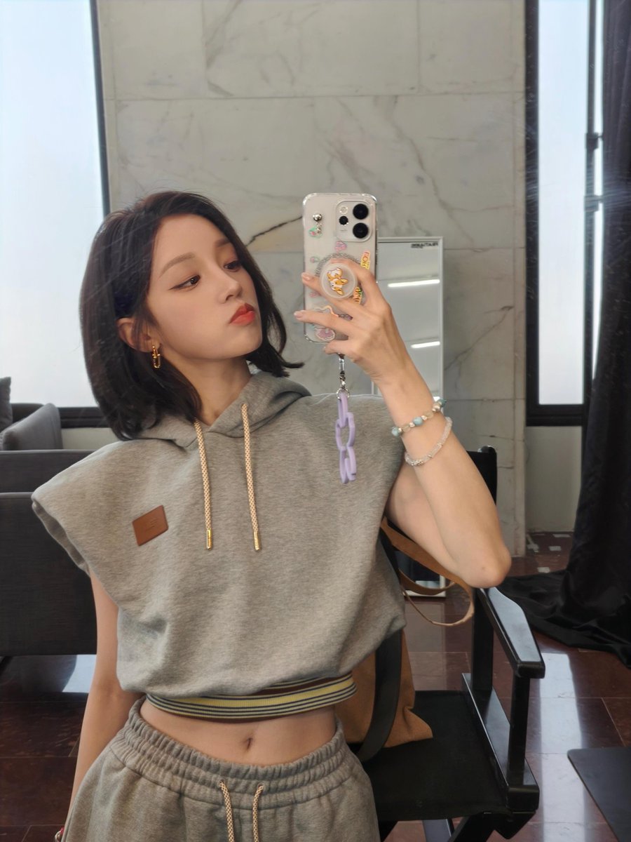 러뷰우 tweet media