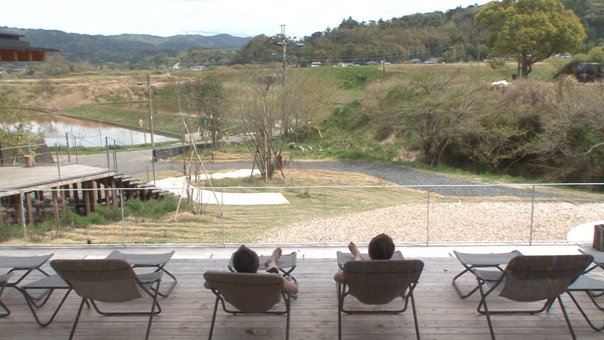 sauna_bros's tweet photo. 緑と風と水を全身で浴びる⛰🌬🌊
明日放送の #サウナを愛でたい は…
千葉県富津市の #SATOYAMATERRACE を愛でる!
#ヒャダイン と #濡れ頭巾ちゃん 、
サウナ室で、滝行を!?
里山の自然を全身で感じている様子をお届けします!
詳細は▽
https://t.co/MPDk5vqLzv https://t.co/dPekUrnAzK