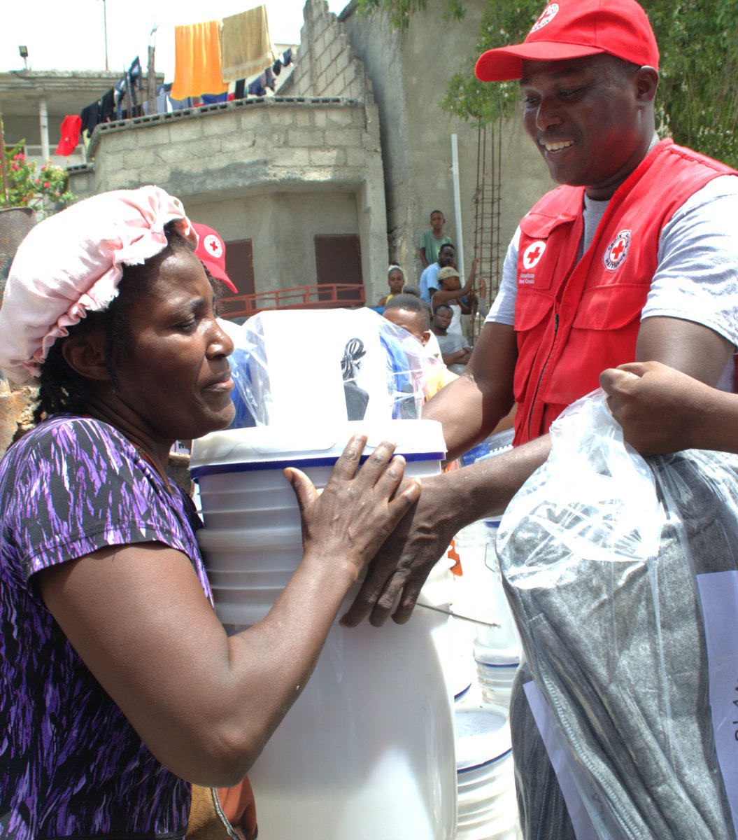 masilvachauICRC's tweet photo. #Haïti | journée de la #CroixRouge
Ce 8 mai, nous rendons hommage aux volontaires de @KwaWouj. Dans un contexte parmi les plus difficiles, ils restent debout, solidaires, humains, pour les plus vulnérables malgré tout. C'est ça le #Mouvement, c’est ça l'Espoir. #UnisdansLHumanité https://t.co/KwuQI89sKn