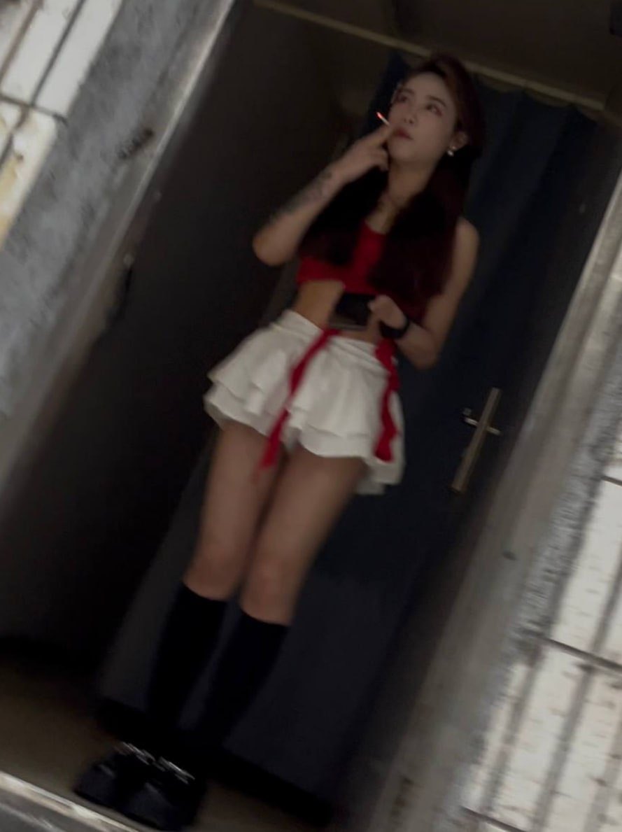 #长沙 
好吃懒做的表妹,我该不该帮她?
今天去了 #玉兰路 看望久未见面的表妹,学校毕业出来一直没有工作,如今沦落城中村,家里面连床都买不起!
好说歹说劝了她十分钟,希望她找个工作!最后走的时候给了她两百,希望能帮她度过难关!
