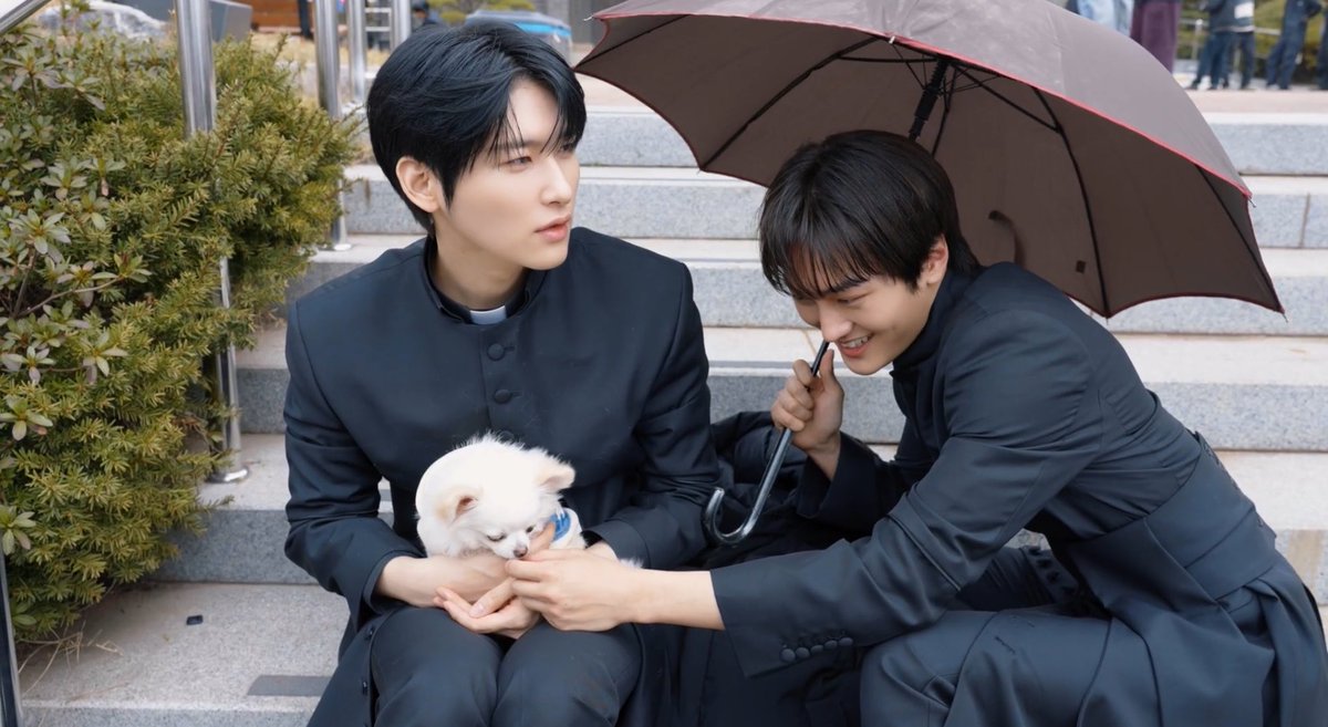 ppoyeomz's tweet photo. Look at their smiles together 🐻🐶🦊 

#우빈 #태영 #뽀염 #뽀염즈 #크래비티 https://t.co/QJ0bQfaqGS