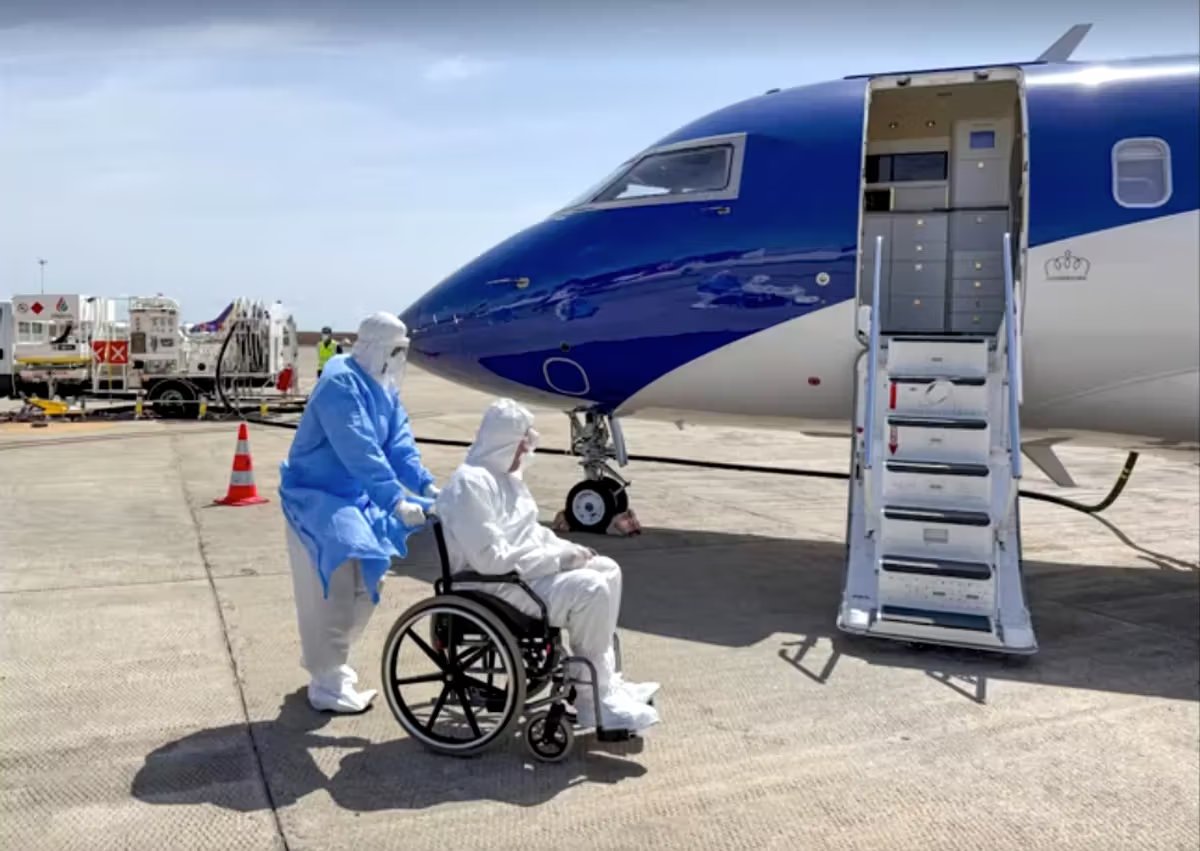 fourthdose's tweet photo. Are the shoe covers more of a nuisance than a help? They learned NOTHING from #covid #pandemic? Correct me if I'm wrong!
https://t.co/zni5YnrHr7
Kuvan #kenkäsuoja'sta enemmän haittaa, kuin hyötyä? #Korona-ajoista ei opittu mitään?
Korjaa, jos olen väärässä! #HantaVirus #shoeCover https://t.co/qwzORtoOzN