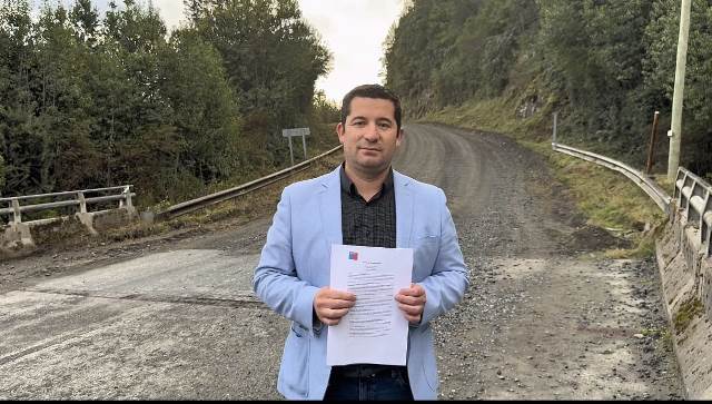 guardiansurweb's tweet photo. Alcalde de Cochamó solicita medidas de contención en la ruta V-691 ante reiterados cortes https://t.co/Qwg7cl88J3 https://t.co/SkFMaEIUJR
