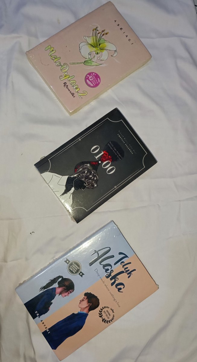 bonhun_'s tweet photo. @makeuechi Halo kak aku ad preloved novel new dan pemakaian ya
Untuk segel 75k/item all item
Untuk unsealed start from 50k/item nego https://t.co/fHUsy8iPH1