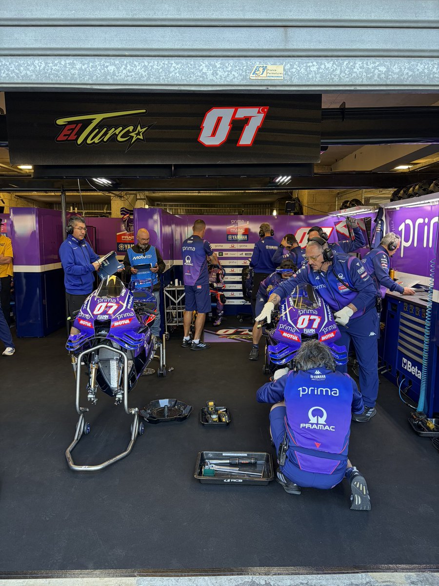 NeilMorrison87's tweet photo. Some aero changes at Yamaha this morning. Quartararo &amp; Toprak using last year’s top wings. Rins &amp; Miller sticking with previous design. https://t.co/AESHjG0LA3
