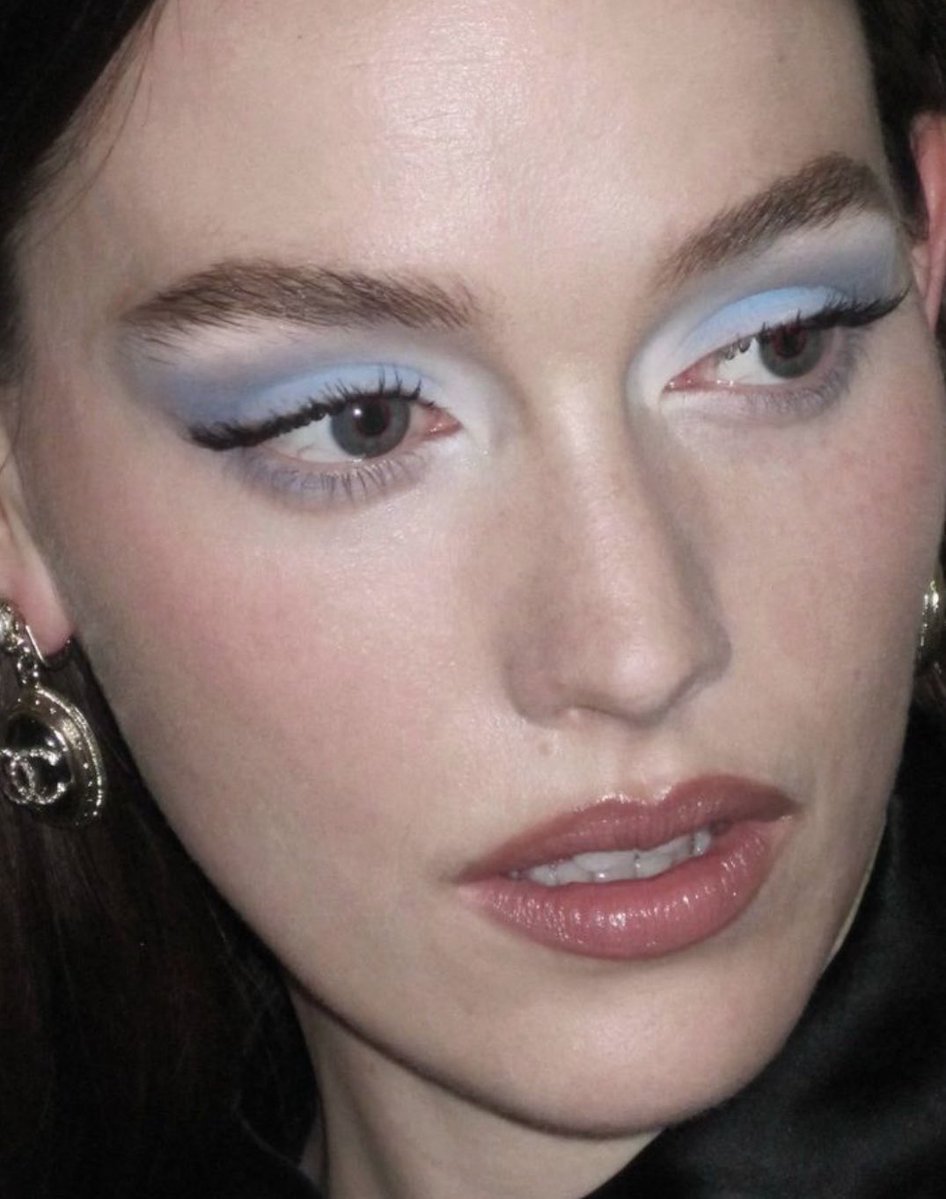i’ll never get over this makeup look on victoria pedretti
