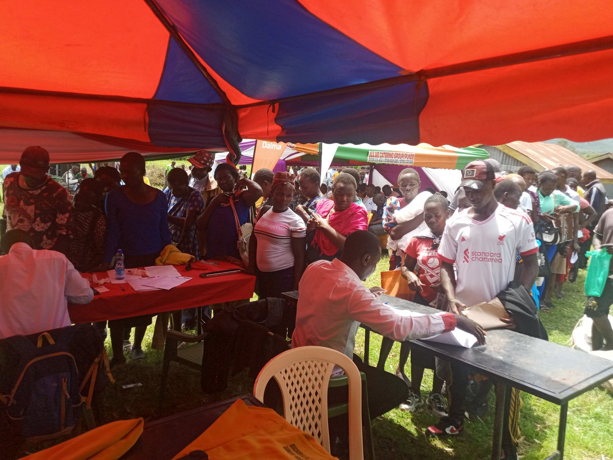 GodwinAyata's tweet photo. Today  @HudumaKenya Homa Bay branch has taken services to the people #HudumaMashinani Initiative at Lambwe ward Suba. @IEBCKenya is part of the service Continuous Voter Registration #CVR https://t.co/fZ1mjAjIAU