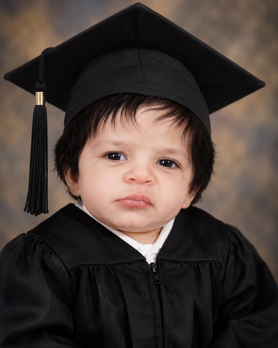 nada10_3's tweet photo. يلا بسم الله 😂🎓 https://t.co/wvLqicQxnQ