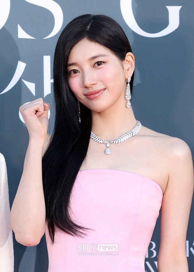 bszkth's tweet photo. Mommy so glowwwwww

BAEKSANG ICON SUZY
#11YearsWithBaeksangIconSUZY
#BaeksangArtsAwards2026 https://t.co/tt8grjCfFV
