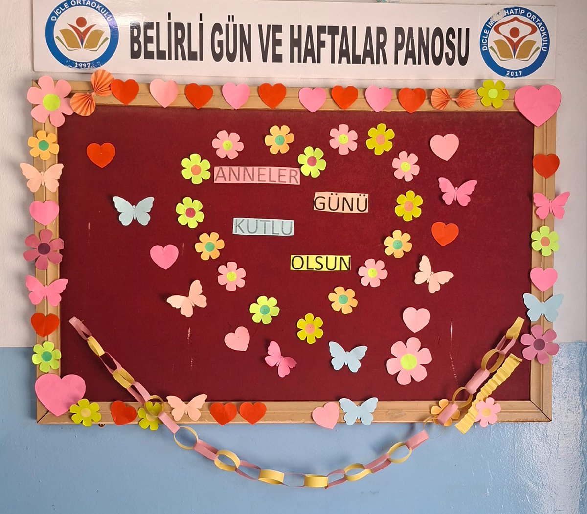 dicleortaokul's tweet photo. Tüm Annelerimizin "Anneler Günü" Kutlu Olsun.
@tcmeb
@Yusuf__Tekin
@tuncay_akkoyun
@abdullahsahinn
@KiziltepeKymlk
@ali_eyyupkoca
@akadirgms
@SuleymnAKIN 
@makdag47 https://t.co/uzDyt4KKuk