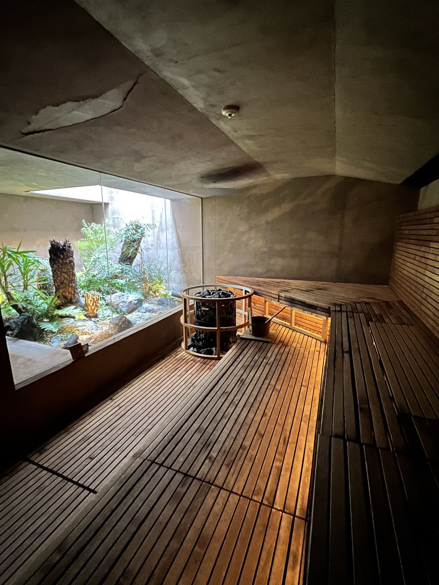 tkc_ism37's tweet photo. 広島仕事の合間に行ってきました
Hiki stargazing sauna

廃ビルをリノベしたミニマルな空間でアートギャラリーにいるみたい

坪庭眺めるサウナはセルフロウリュでがっつり熱くて良き、ほぼ貸切で堪能🙌

天井が抜けた青空を眺めながらの休憩が大変気持ち良かった🫠

※人がいなければ撮影OK https://t.co/nVxmMrRnss
